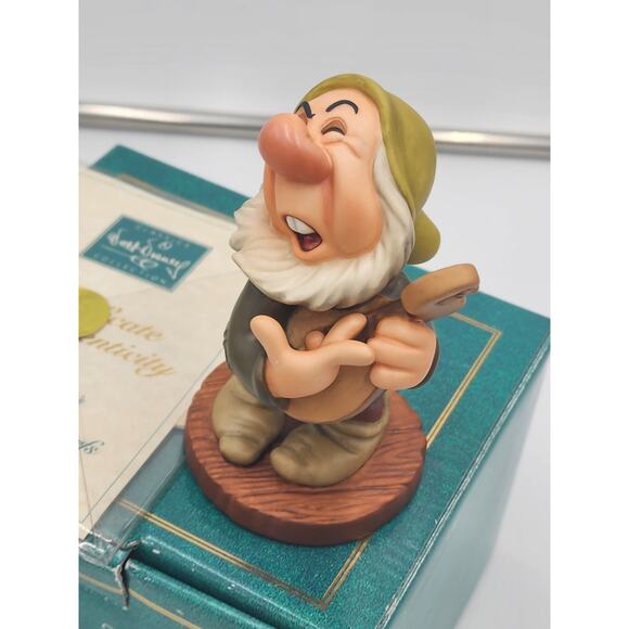 WDCC Sneezy Snow White Seven Dwarfs “Ah-Choo!” Disney Retired Vintage COA Box - Picture 9 of 16